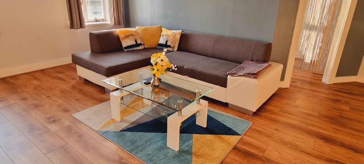 Modern And Spacious Swansea Centre Apartment Bagian luar foto