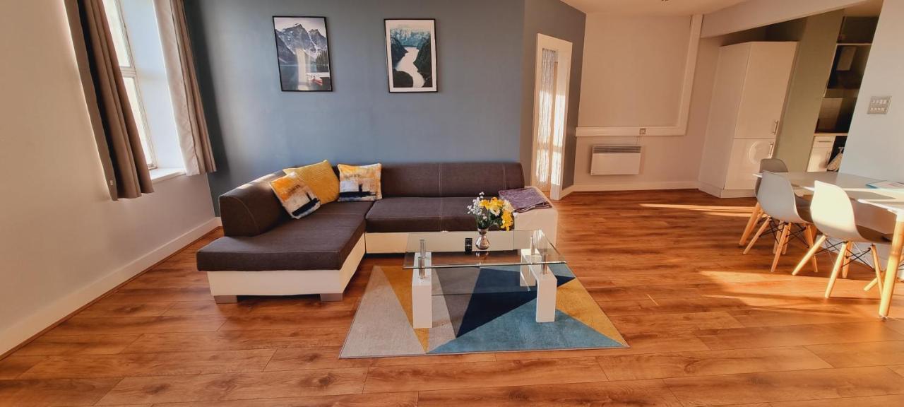 Modern And Spacious Swansea Centre Apartment Bagian luar foto