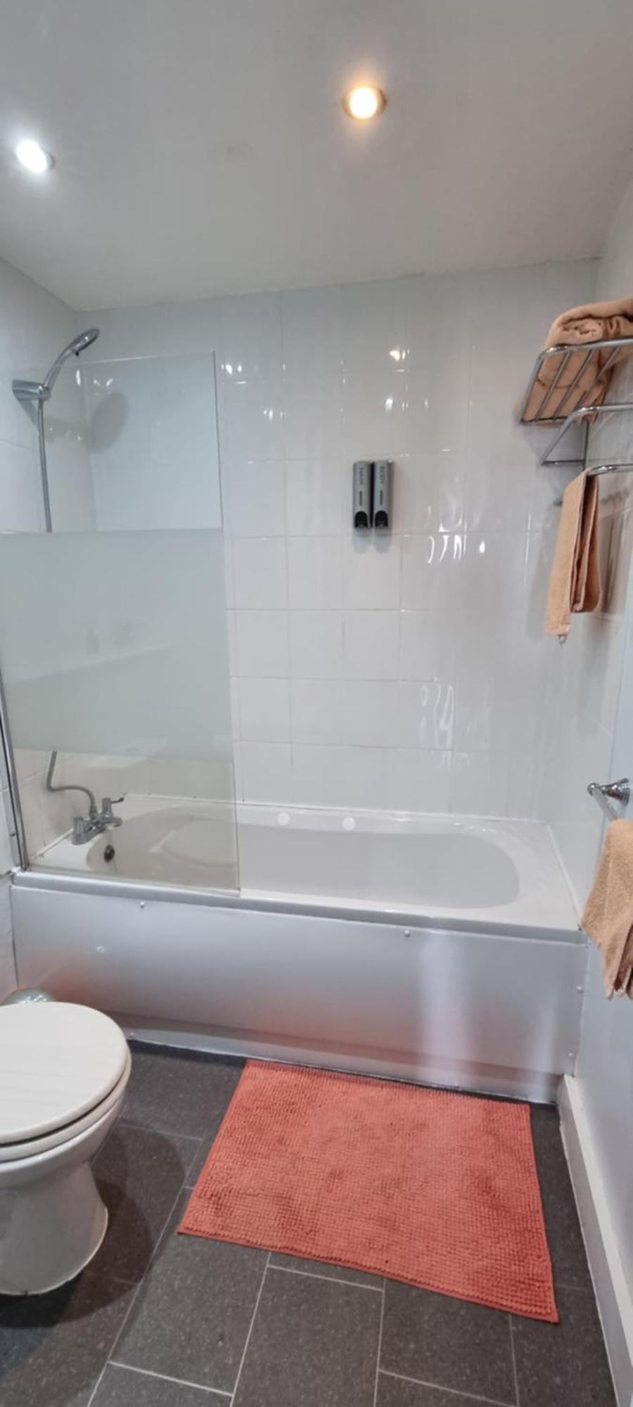 Modern And Spacious Swansea Centre Apartment Bagian luar foto